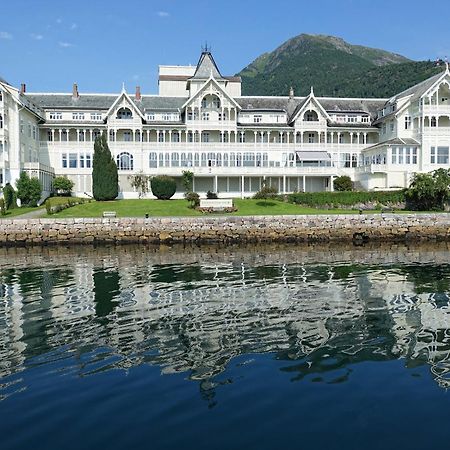 Balestrand Fjordapartments Holmen 19A Екстер'єр фото