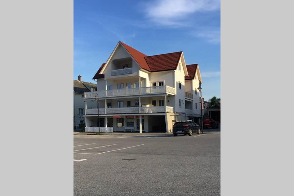 Balestrand Fjordapartments Holmen 19A Екстер'єр фото