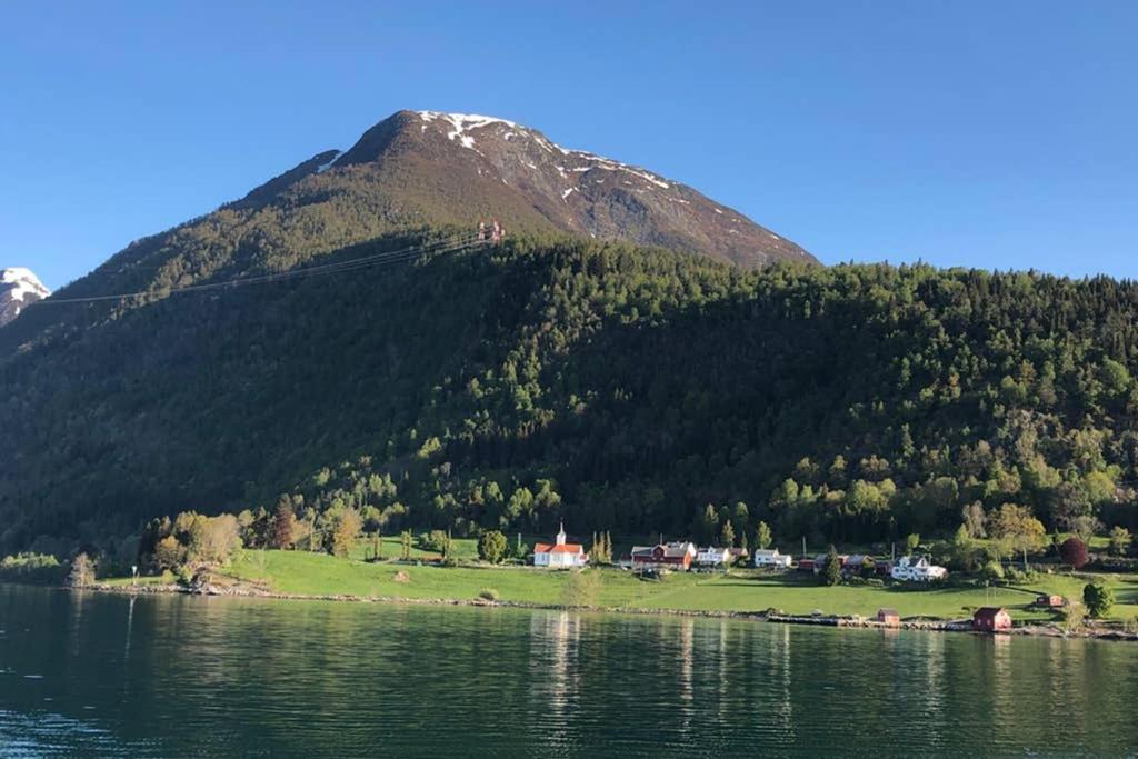 Balestrand Fjordapartments Holmen 19A Екстер'єр фото