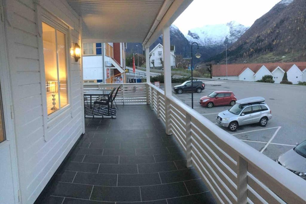 Balestrand Fjordapartments Holmen 19A Екстер'єр фото