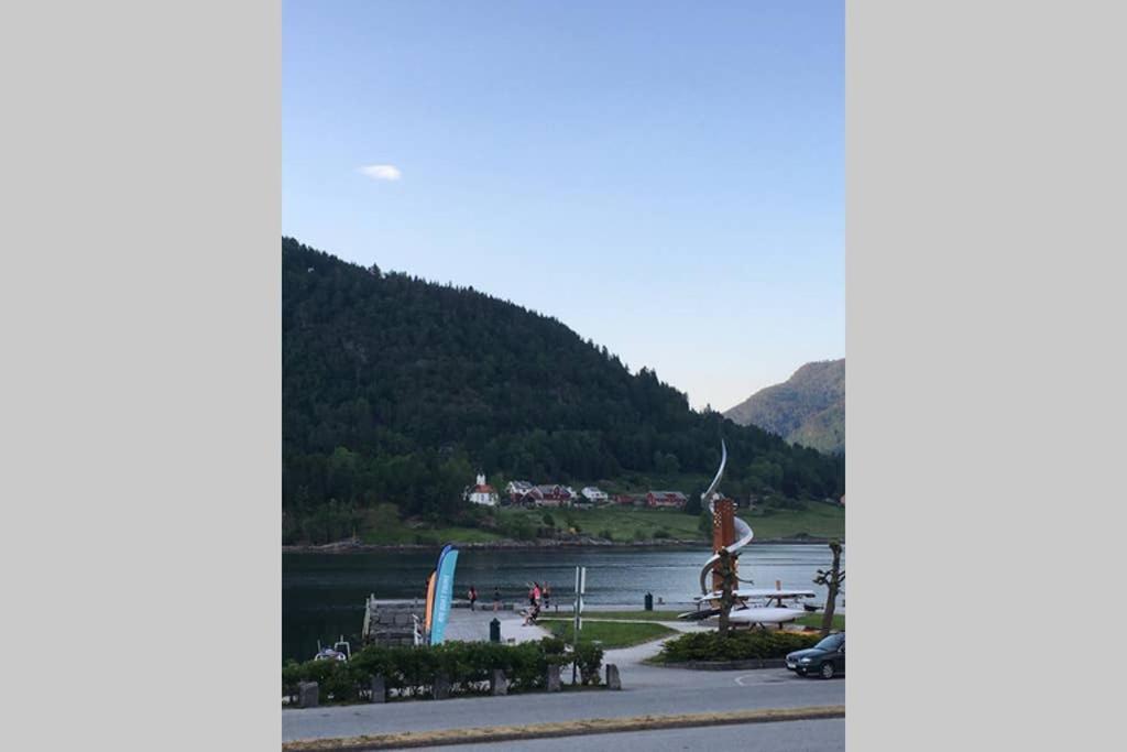 Balestrand Fjordapartments Holmen 19A Екстер'єр фото
